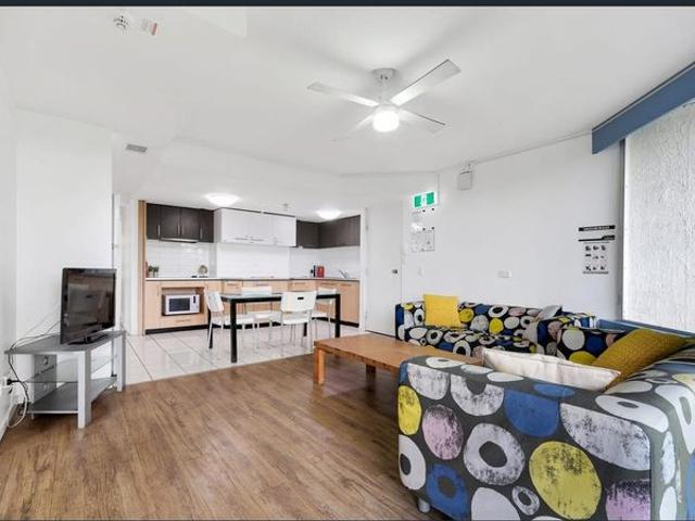 U2/77 Sir Fred Schonell Drive, St Lucia — Standard Room + AC