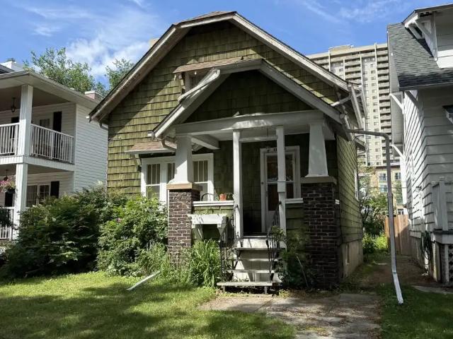 U of A House 4 bedroom 11130 81 Ave