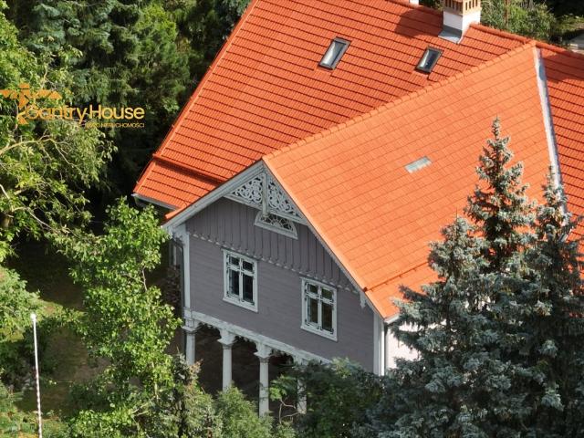 Zabytkowy dom z 1856 r. z 4 kondygnacjami i sauną
