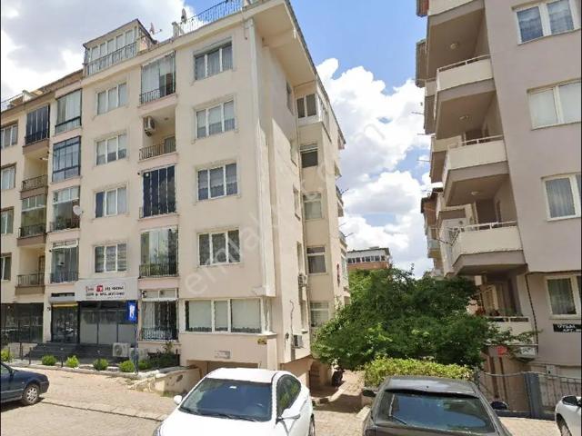 Uşak Merkez Cumhuriyet Mahallesinde Satılık Dubleks Daire