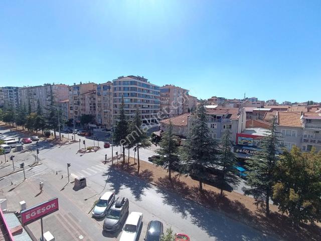 Uşak Merkez Kemalöz Mahallesinde Satılık 3+1 Daire şeref Caddesi