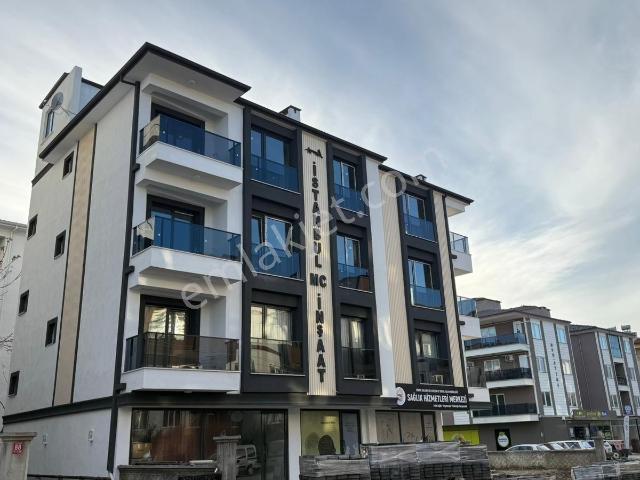 Uçardan Ana Caddede Kiralık Asansörlü 1+1 Daire