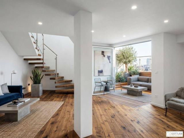 U Bahn Nähe U3 und U6! Hochwertige 3 Zimmer Dachgeschoss Wohnung mit Südterrasse in generalsaniertem Gründerzeithaus