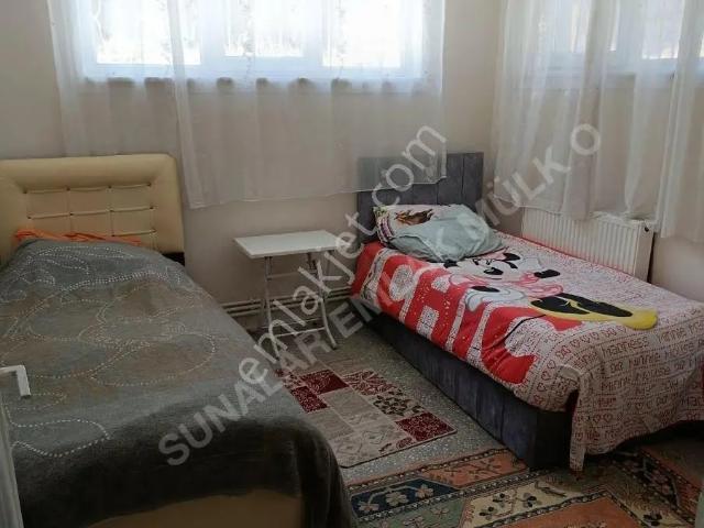 Üç Cepheli, Geniş 3+1 Bodrum Kat Daire, 120m²
