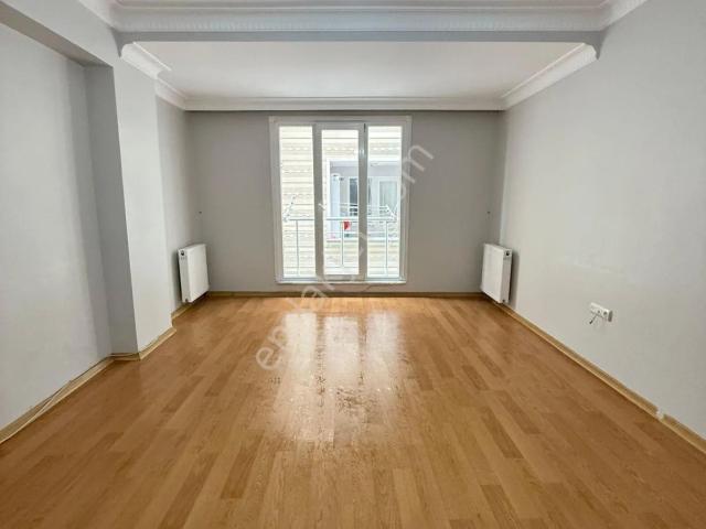 Üçevler Mahallesinde Kiralık Ara Kat 2+1 Daire