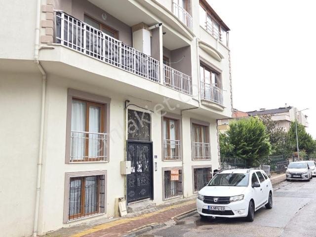 Üçevlerde Eşyalı 1+1