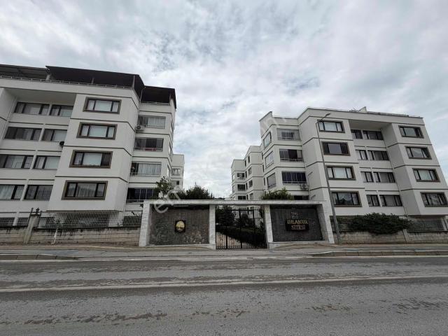 Üçevlerde Manzaralı İçi Tamamen Yenilenmiş Şık 3+1 Daire