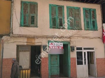 Üç Eylül Mah. Gençlik Cad. Üzerinde 121 M2 2 Katlı Müstakil