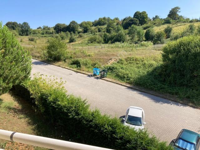 Üçelden Korucukta Ferah Ve Önü Açık Kiralık 3+1 Ara Kat Daire