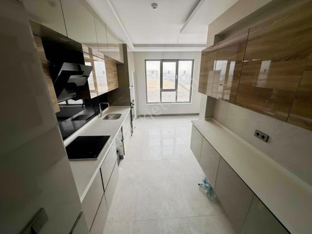 Üçgen Yaşam Konutlarında 4+1 Ara Kat Ultra Lüks Kiralık Daire