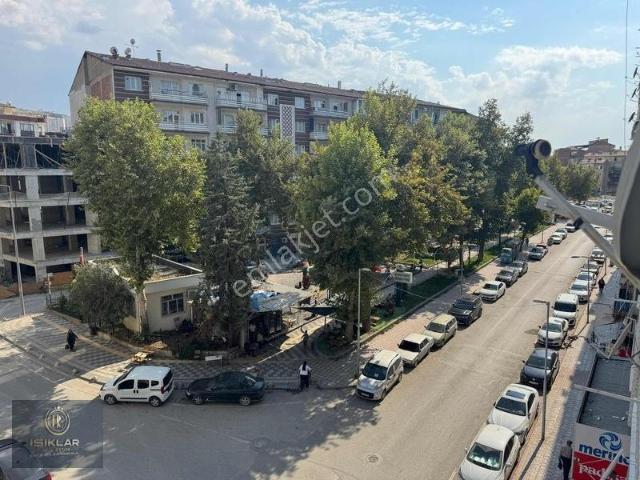 Üçgen Park Karşısında 2+1 Doğalgazlı Kiralık Daire