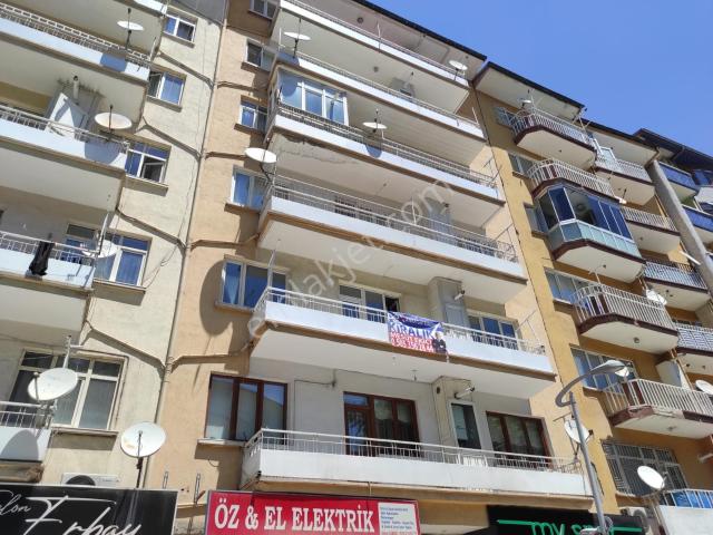 Üçgen Park Karşısı Cadde Üstü 3+1 İçiyapılı Kiralık Daire