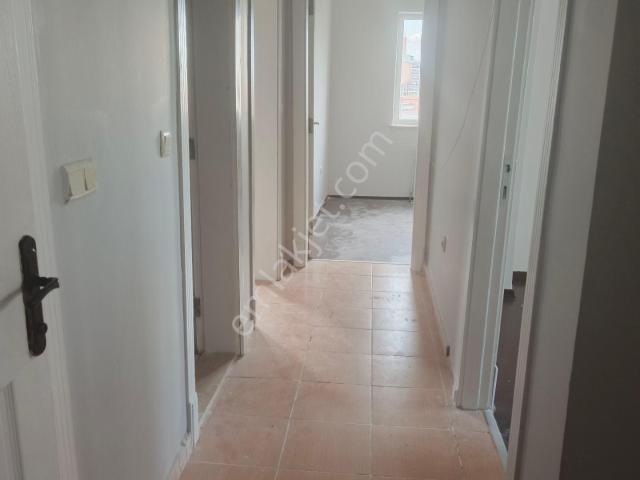 Üçkuyular Sofioğlu Civarı Satılık 2+1 Daire