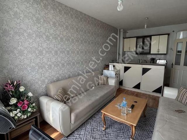 Üçkuyularda 1+1 Eşyalı Satılık Daire