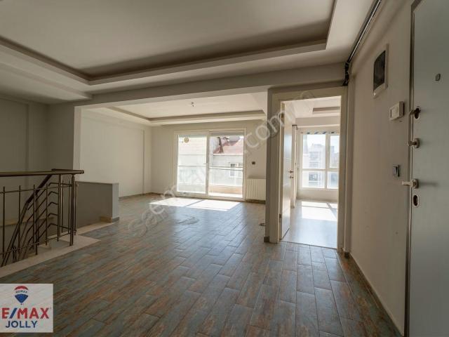 Üçkuyular'da 3+1 Dubleks Daire | Özel Bahçeli | 150 M²
