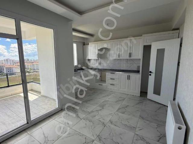 Üçkuyularda Satılık 2.5+1 92 M2 Net Daire