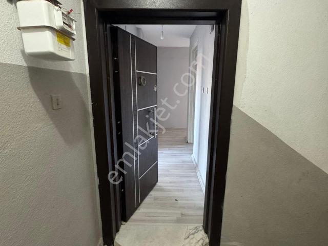 Üçkemer Caddesi Üzeri Ara Kat Doğalgazlı 3+1 Daire