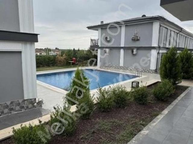 Üçpınar'da Site İçinde Kiralık Villa 4+1, 150m²