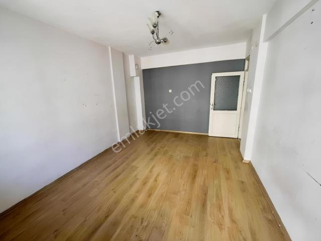 Uğur Mumcu Mahallesinde Ara Kat 2+1 Kiralık Daire