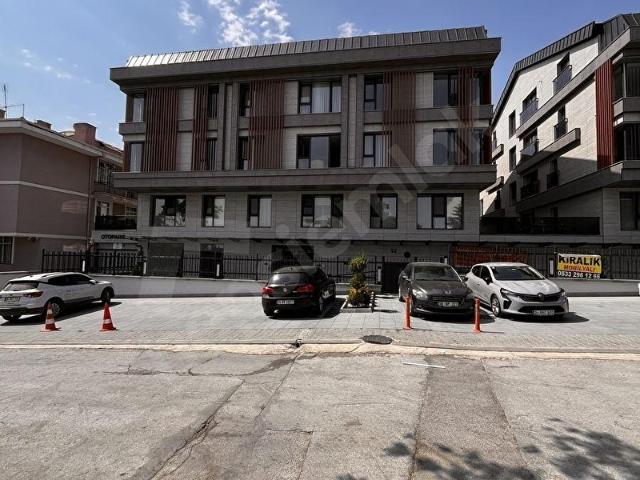 UĞUR MUMCU CADDESİKULELİFİLİSTİN YAKINI YENİ BINA 1+1 VERANDALI