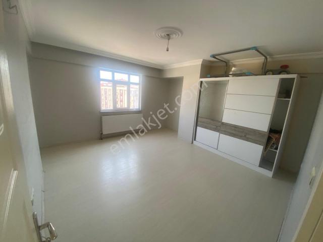 Uğur Emlaktan Eski Salı Pazrına Cepe 2+1 Daire