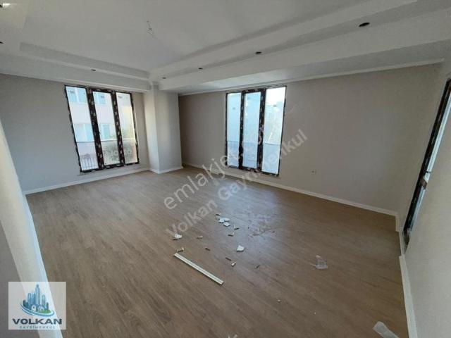 Uğurmum Mah 3+1 120m2 2.kat Sıfır Lüx Sitede Daire
