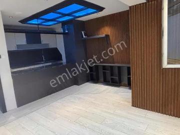 Üçyol Metro Dibi İçi Full Bakımlı Bahçeli Cadde Binası