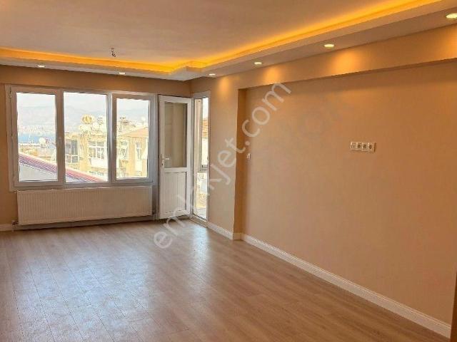 Üçyol Meydan’da Deniz Manzaralı, Asansörlü Lüks 3+1