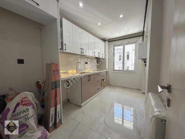 Üçyol Meydana Yakın Full Tadilatlı Satılık 2 + 1 Daire