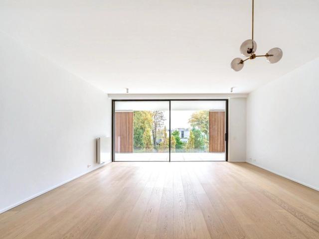 Uccle 2 bedroom apartment + terrace + 2 parking spaces