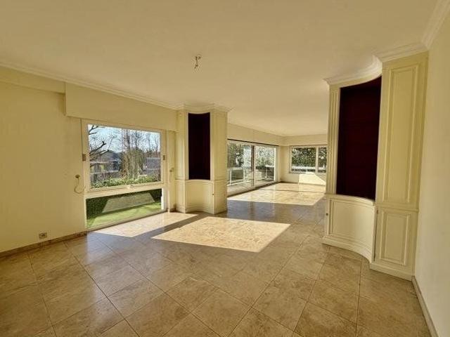 Uccle Bel appartement 2 ch 2 sdb Terrasse plein sud