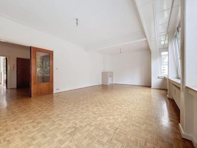 UCCLE CENTER 3 BEDROOMS + 2 BATHROOMS + GARAGE BOX 01/07