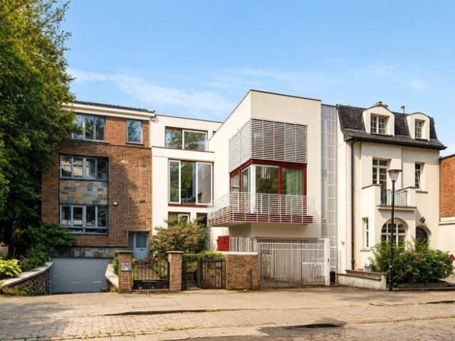 Uccle, contemporary house with professional libertarian