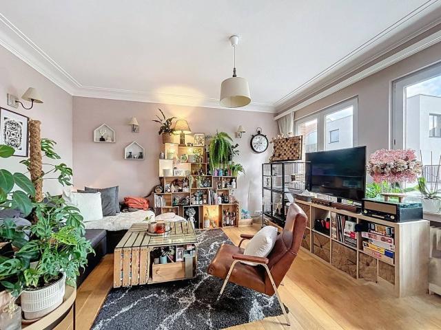 Uccle Cosy renovated 2 Bedroom Apartment + poss. parking