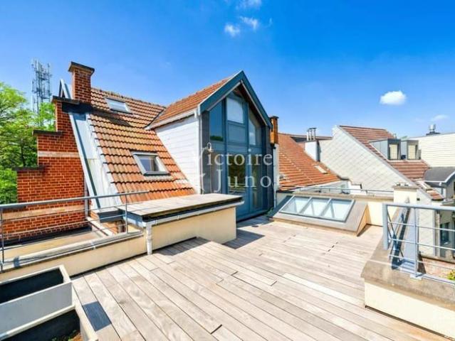 Uccle: Heartthrob Triplex with 3 bedrooms and terrace