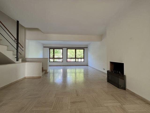 UCCLE LYCEE FRANCAIS: House with garden and garage
