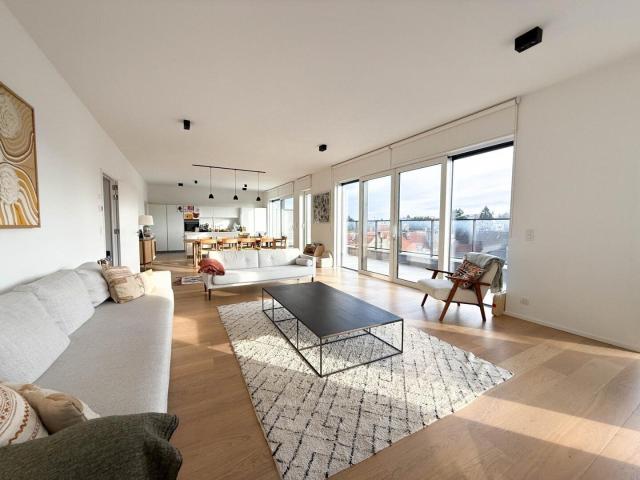 UCCLE PENTHOUSE 3 BDR/3 BTH with terrace and parking