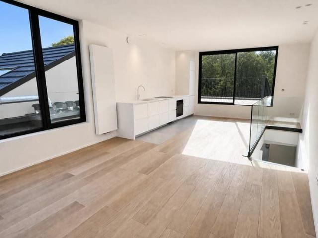 Uccle – Superb fully renovated duplex with a large terrace