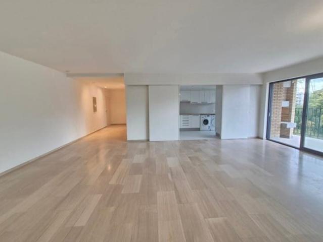 UCCLEMagnifique appartement 4ch grande terrasse remis à neuf