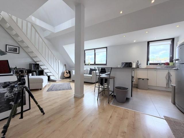 Uccle/Dolez Apartment 90m² 2 bedrooms office Parking