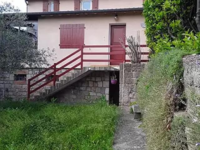 Ucel 07200 Location maison 4 pièces t4 au dernier étage