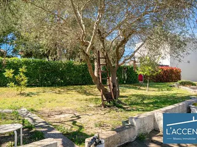 Uchaud 30620 Achat / Vente appartement 4 pièces t4 au dernier étage terrasse