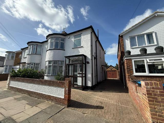 Uckfield Road, Enfield 4 bed semi detached house to rent £2,700 pcm £623 pw