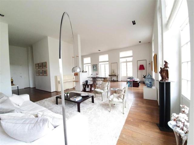 UCLLE: MAGNIFIQUE PENTHOUSE 2 CHAMBRES, TERRASSE