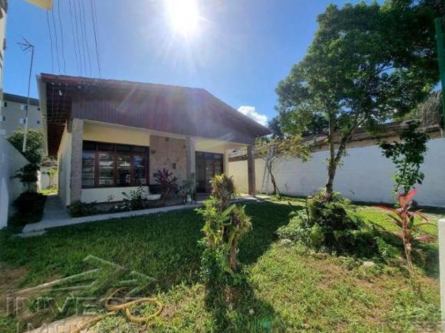 Ubatuba, Cento Bela casa com 03 dormitórios, terreno de 422 m2 com edícula
