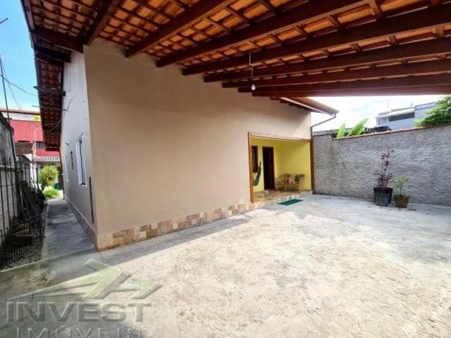 Ubatuba, Centro Bela casa bem localizada com 03 dormitórios, terreno de 300 m2