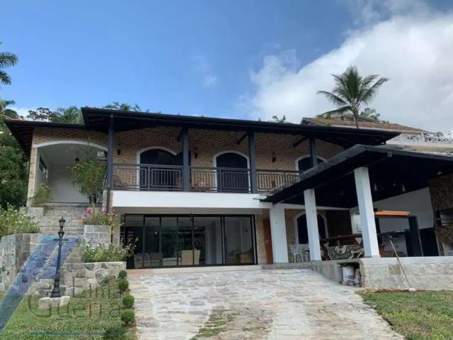 Ubatuba, Enseada Casa alto padrão, pé na areia, frente mar com 05 suítes de frente para o mar.