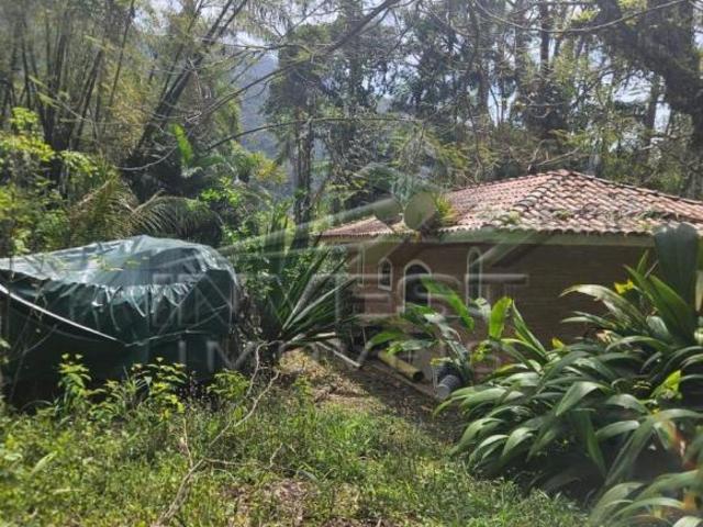 Ubatuba, Felix Lote frente mar, com uma pequena edificação em melhor localização do condomínio