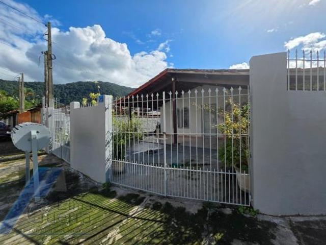 Ubatuba, Pereque Açu Casa com 03 dormitórios sendo 01 suíte com terreno de 285 m2