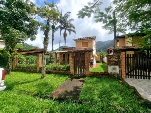 Ubatuba Ressaca Linda casa sobrado com 2 dormitorios sendo 01 suite com terreno de 900 m2.